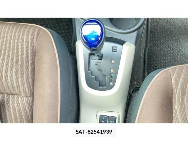 Toyota AQUA 2014-08 8827846-17