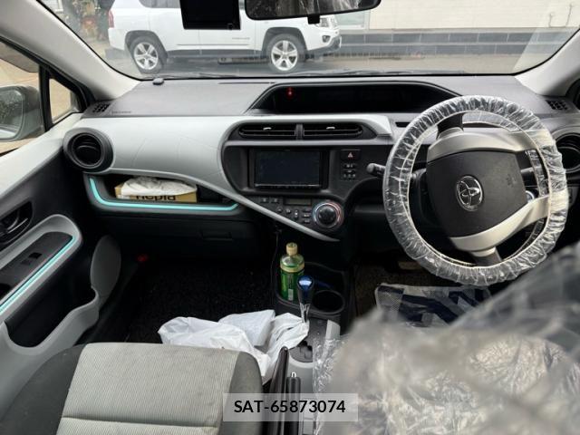 Toyota AQUA 2013-04 8827860-9