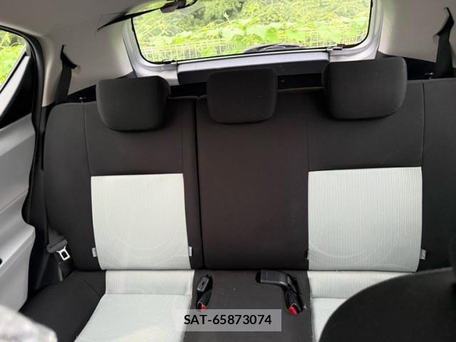 Toyota AQUA 2013-04 8827860-10