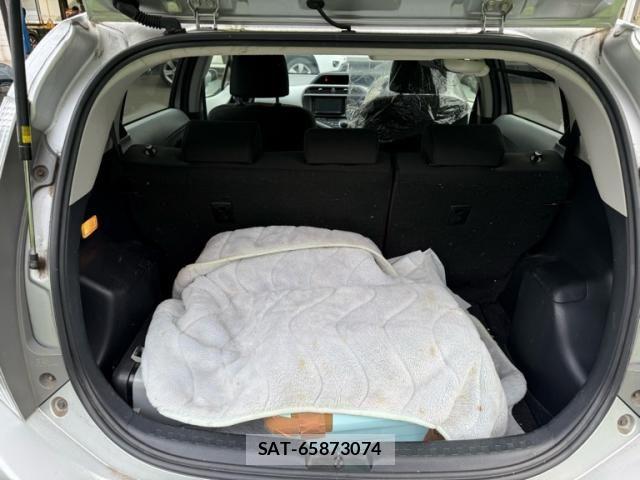 Toyota AQUA 2013-04 8827860-11