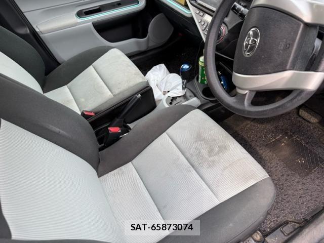 Toyota AQUA 2013-04 8827860-13