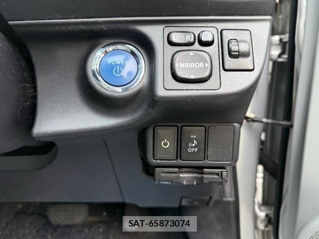 Toyota AQUA 2013-04 8827860-17