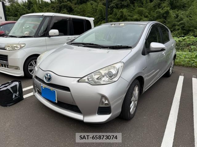 Toyota AQUA 2013-04 8827860-1