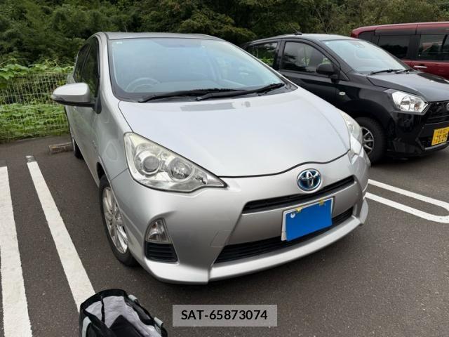 Toyota AQUA 2013-04 8827860-2