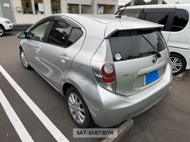 Toyota AQUA 2013-04 8827860-3