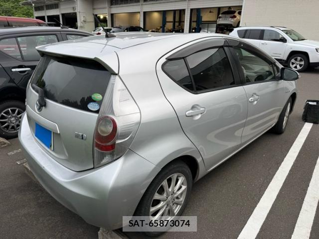 Toyota AQUA 2013-04 8827860-4