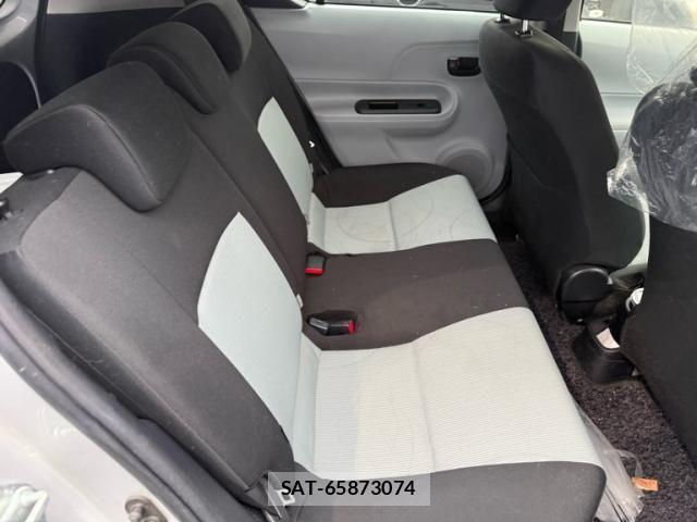 Toyota AQUA 2013-04 8827860-7