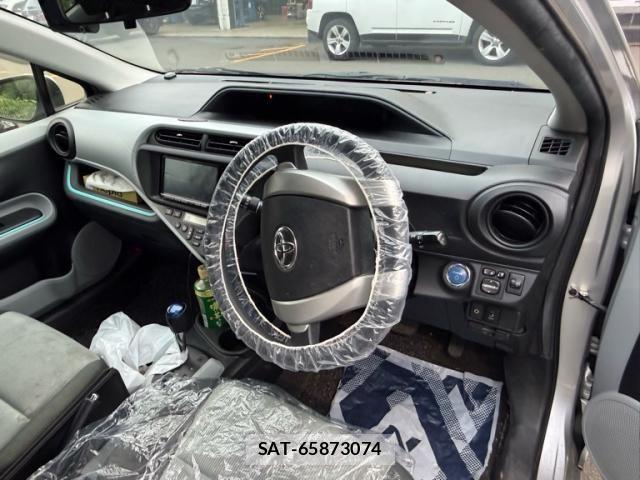 Toyota AQUA 2013-04 8827860-8
