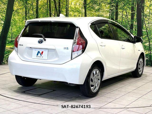 Toyota AQUA 2015-10 8827802-16