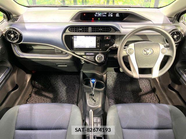 Toyota AQUA 2015-10 8827802-1