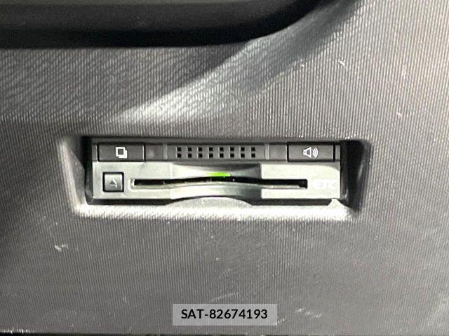 Toyota AQUA 2015-10 8827802-4