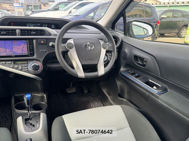 Toyota AQUA 2014-03 8827815-13