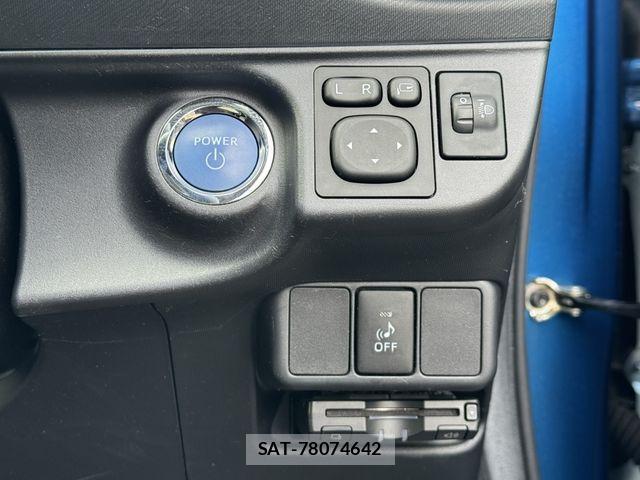 Toyota AQUA 2014-03 8827815-16