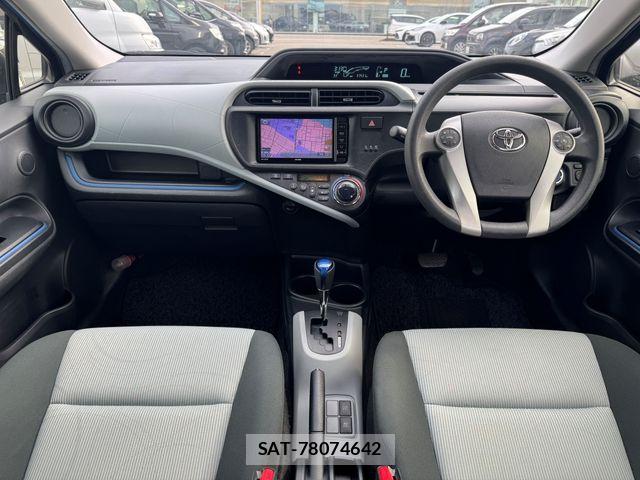 Toyota AQUA 2014-03 8827815-1