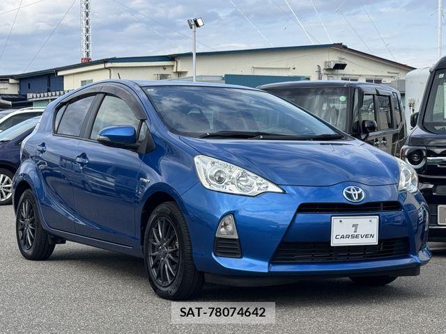 Toyota AQUA 2014-03 8827815-3