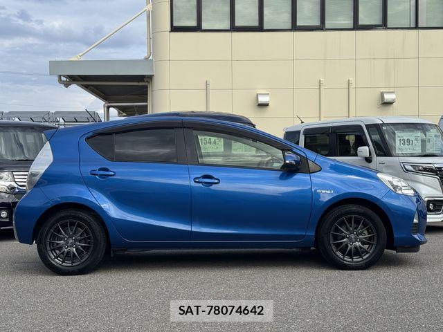 Toyota AQUA 2014-03 8827815-4