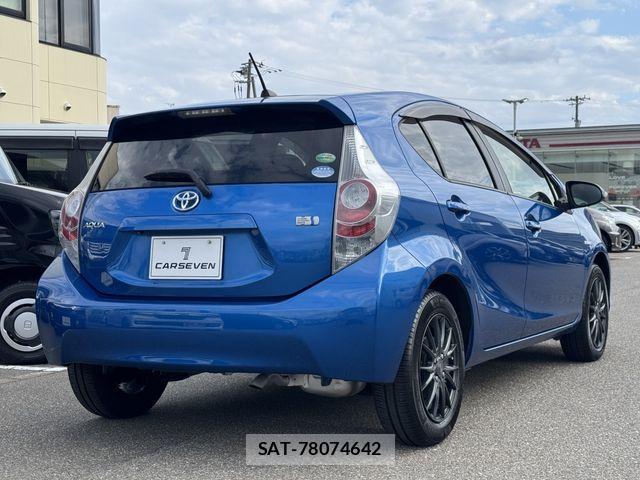Toyota AQUA 2014-03 8827815-5