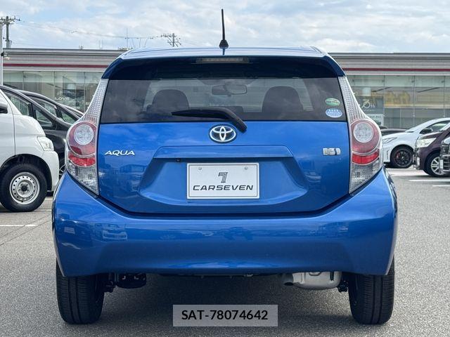 Toyota AQUA 2014-03 8827815-6