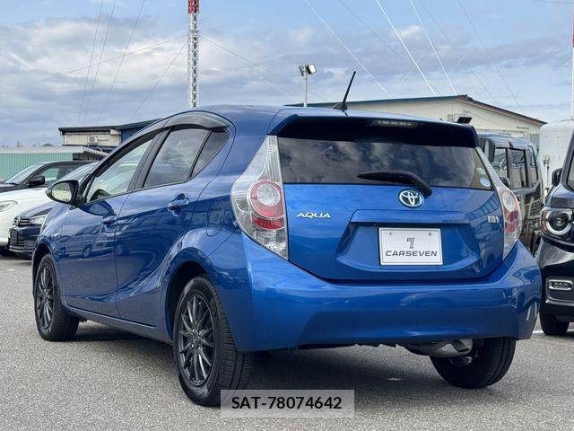 Toyota AQUA 2014-03 8827815-7