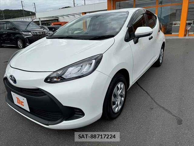 Toyota AQUA 2023-09 8827790-9