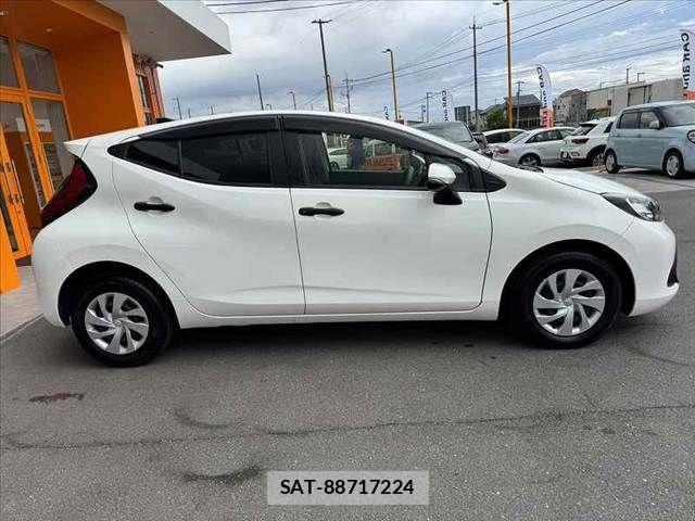 Toyota AQUA 2023-09 8827790-10