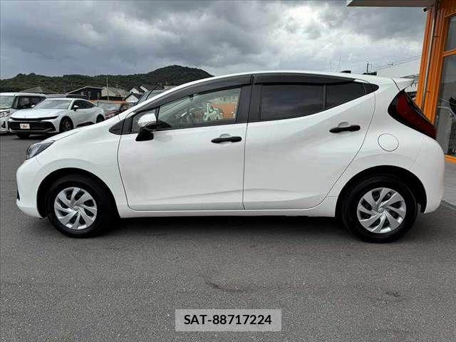 Toyota AQUA 2023-09 8827790-11
