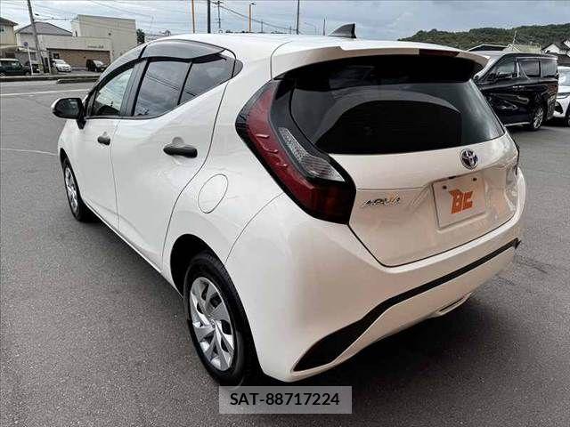 Toyota AQUA 2023-09 8827790-12