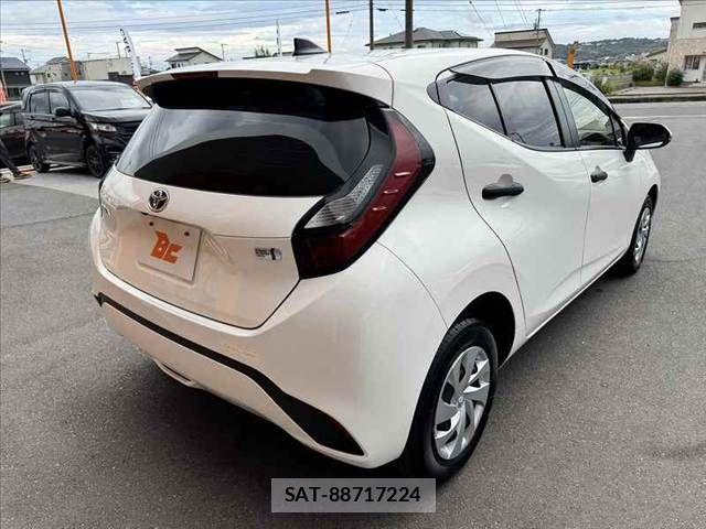 Toyota AQUA 2023-09 8827790-14