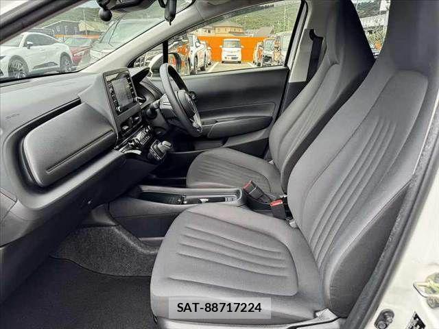 Toyota AQUA 2023-09 8827790-17