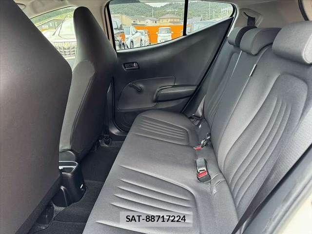 Toyota AQUA 2023-09 8827790-18