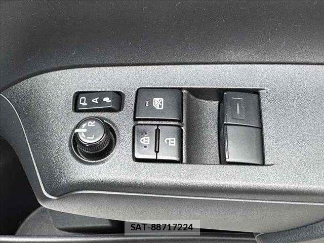 Toyota AQUA 2023-09 8827790-27