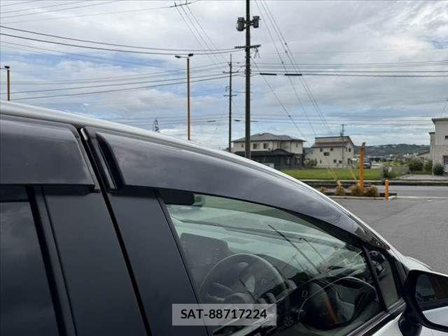 Toyota AQUA 2023-09 8827790-28