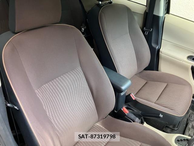 Toyota AQUA 2013-10 8827831-18