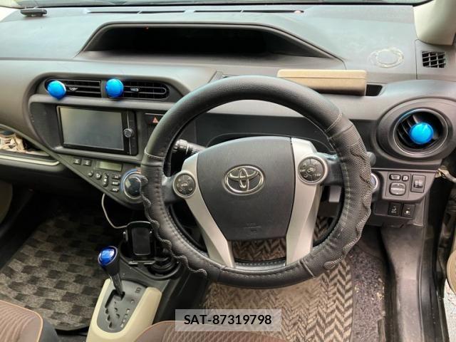 Toyota AQUA 2013-10 8827831-20