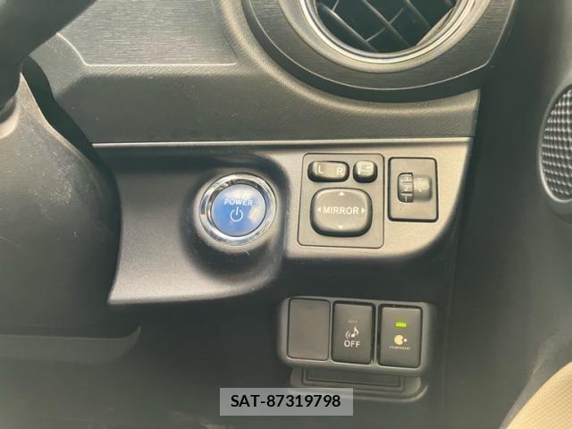 Toyota AQUA 2013-10 8827831-21