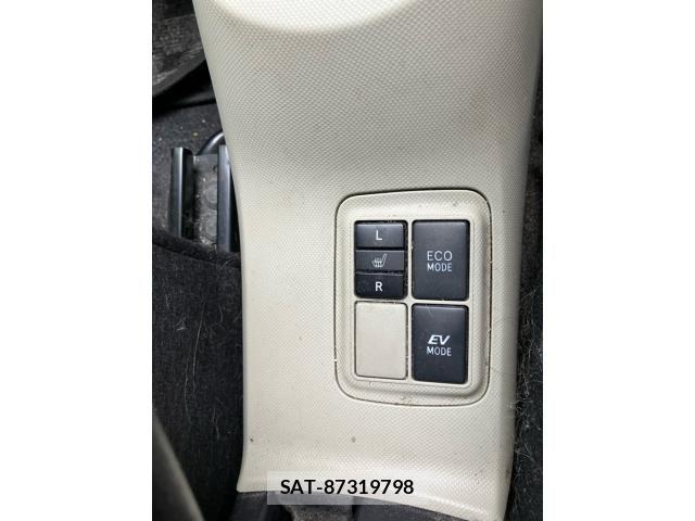 Toyota AQUA 2013-10 8827831-26