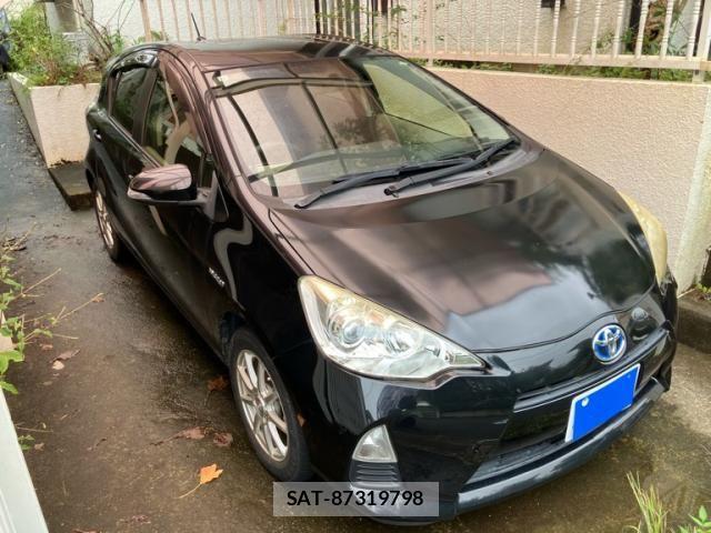Toyota AQUA 2013-10 8827831-2