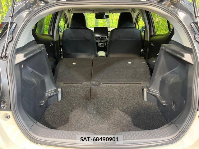 Toyota AQUA 2023-09 8827782-9