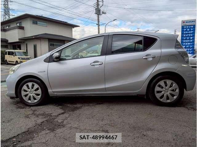 Toyota AQUA 2013-04 8827829-9