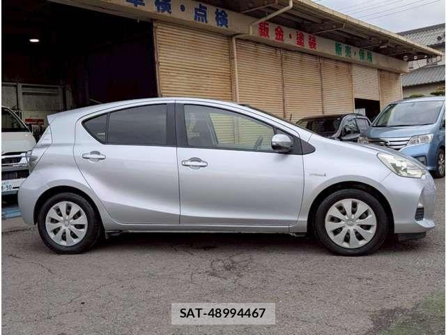 Toyota AQUA 2013-04 8827829-10
