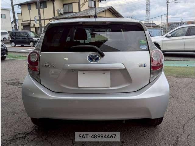 Toyota AQUA 2013-04 8827829-7
