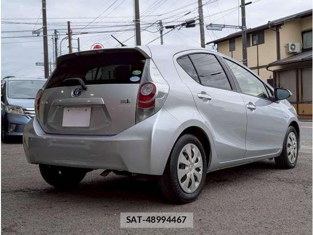 Toyota AQUA 2013-04 8827829-8