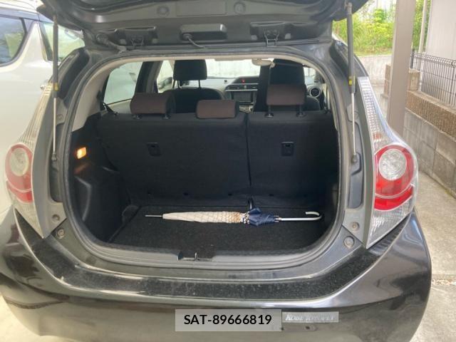 Toyota AQUA 2013-02 8827843-11