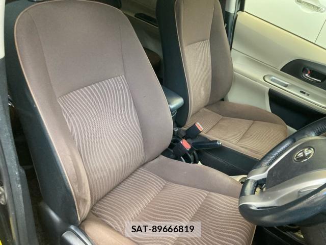 Toyota AQUA 2013-02 8827843-15