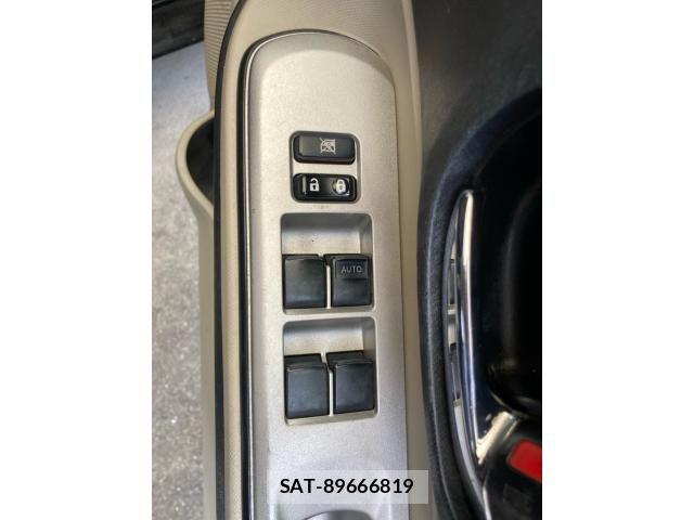 Toyota AQUA 2013-02 8827843-17