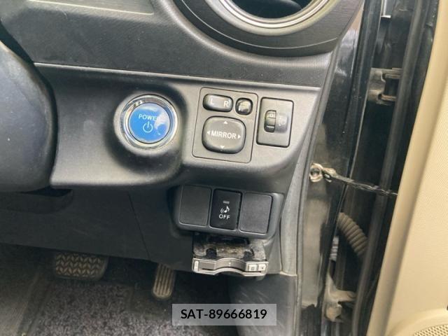 Toyota AQUA 2013-02 8827843-18