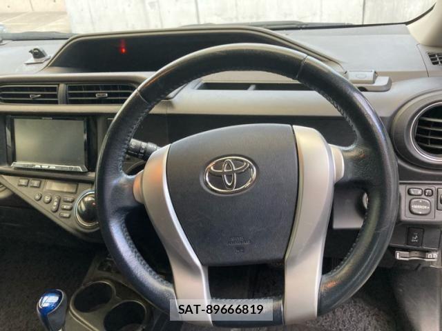 Toyota AQUA 2013-02 8827843-20
