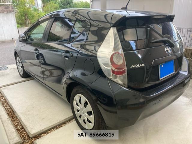 Toyota AQUA 2013-02 8827843-3