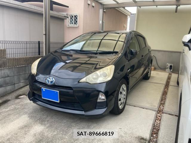 Toyota AQUA 2013-02 8827843-4