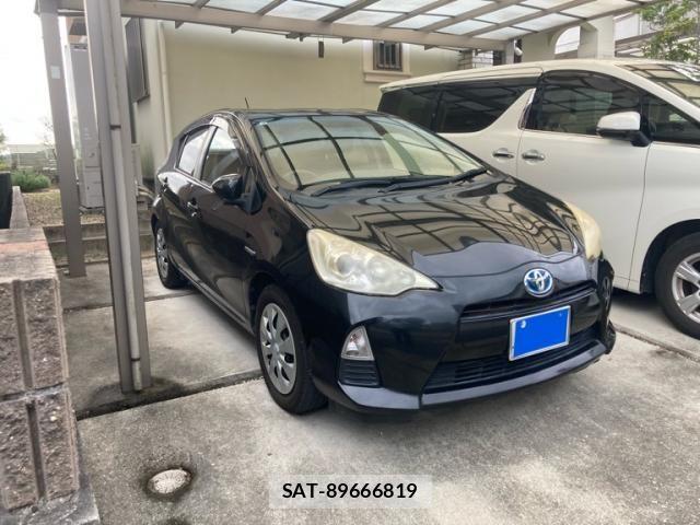 Toyota AQUA 2013-02 8827843-5
